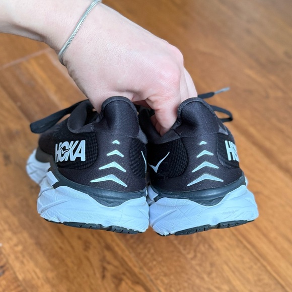 Hoka One One Clifton 8 Running Shoes Women’s Size 7B Black/White - Picture 4 of 10